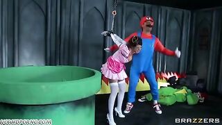 Bunch of pussies gets fucked in a hot group sex