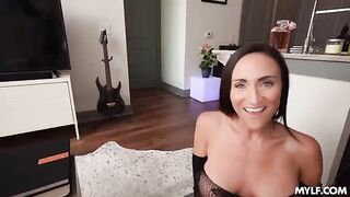 She will be covered in jizz after giving a blowjob