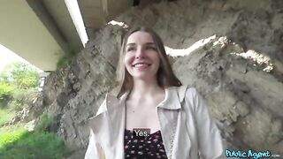 Fella has sex with modest girl in the yard for money