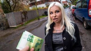 A pick-up guy screwed rich MILF for 200 dollars