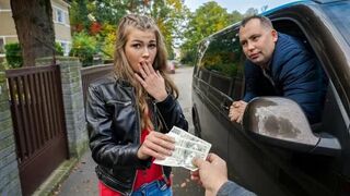 A pick-up guy fucked a girl in her car for money