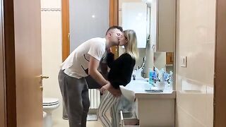 The girlfriend of my brother closes herself in the bathroom and wants to be fucked. Italian dialogues