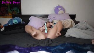 A foot fetish solo performance by a hot babe, just for you to enjoy