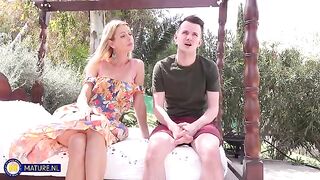Girl made love with a guy while holding his dick in her mouth