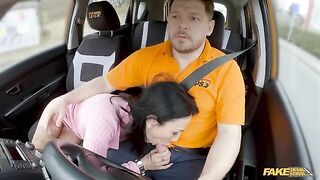 A girl seduced me in her role as a hostess in the car
