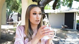 A mature woman gets an anal orgasm with a lot of effort