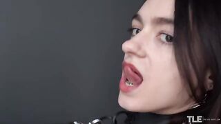 The secret of a naive girl is revealed