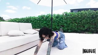 Special purpose blowjob - the guy rewarded with sex