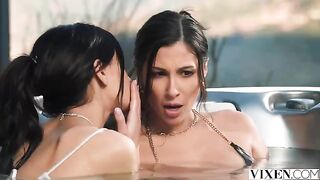 A man enjoyed a paradise with two bitches in a threesome