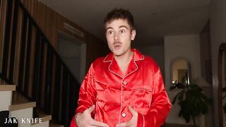 Hot British elf spreads legs to save Christmas in HD quality