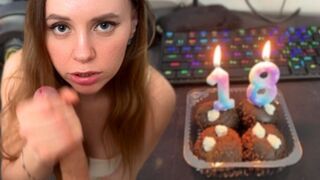 The man gave his girlfriend a hard cock as a gift, and she loved it