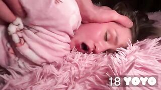 The guy distracted the girl and fucked her in ass