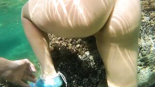 Underwater anal sex with a thrilling finish, right on the beach!