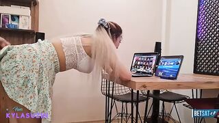 A stunning blonde babe plays a daring game with a magician in this hot Turkish scene
