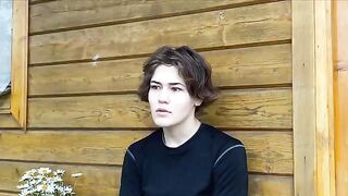 Which of us is the log? A funny moment from a behind-the-scenes vlog