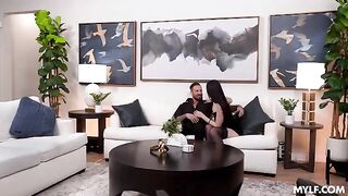 A young girl learns cunnilingus from a mature beauty