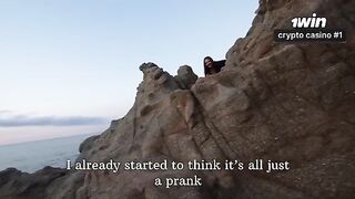 The girl caressed the guy’s cock while they were walking on the coast