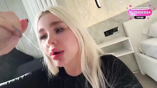 A girl with juicy curves seduces her stepbrother to fuck her hard