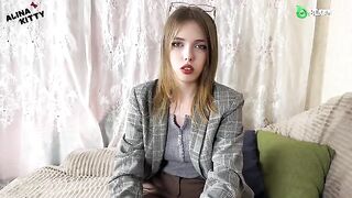 She caught all the cum when she turned her face