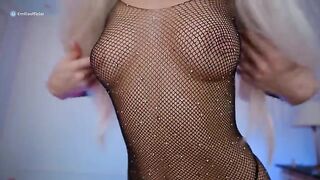 A cute girl with a great body shows her skills in sex, proving herself