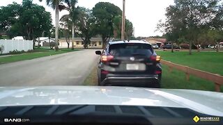 A sexy woman got her car repaired by a handsome guy and had sex with him